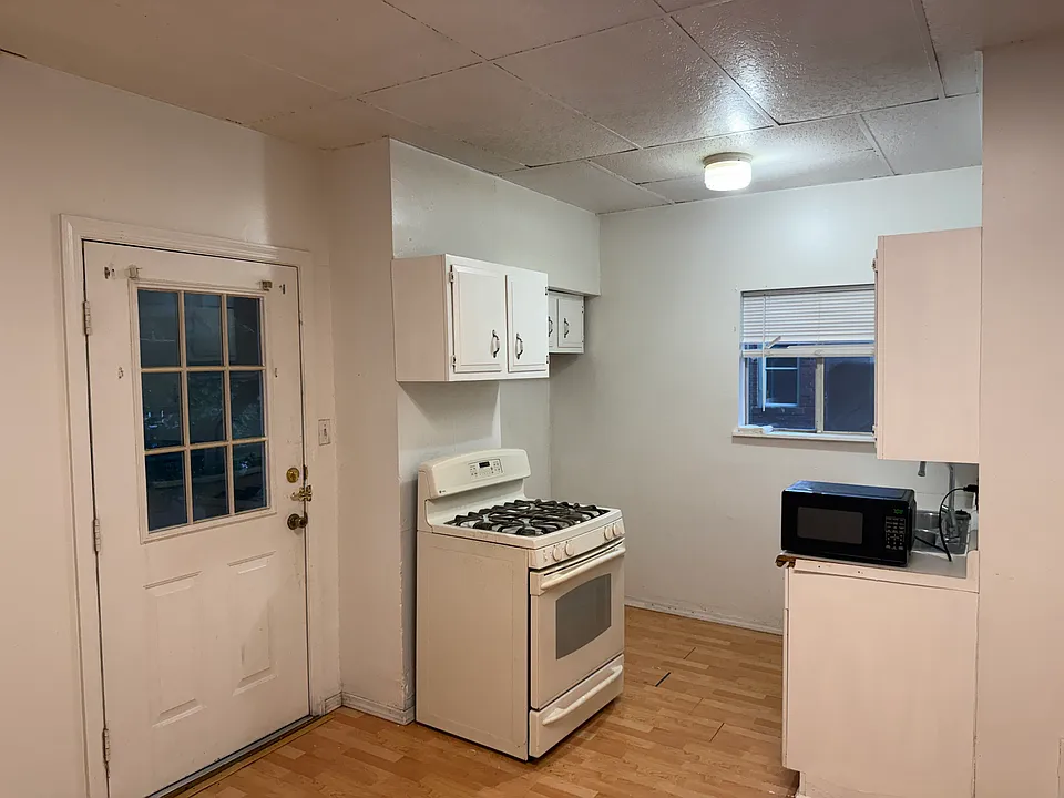 250 Park Rd #2