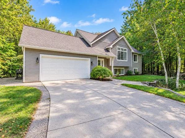 5480 Hidden Acres Ct, Holland, MI 49424