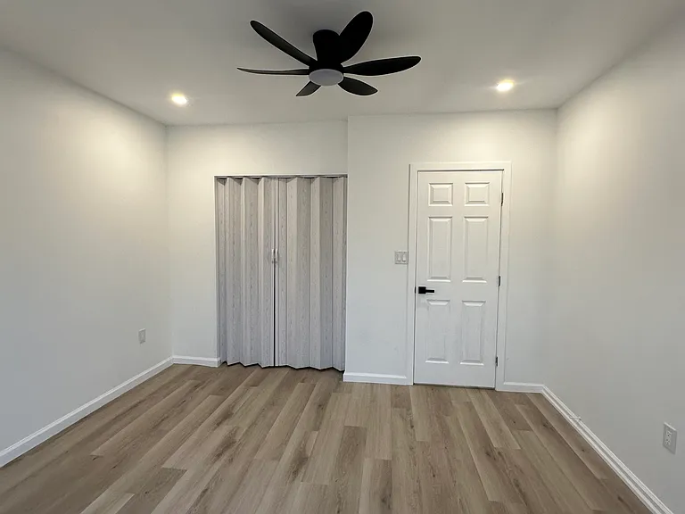 525 Perry St — Photo 30