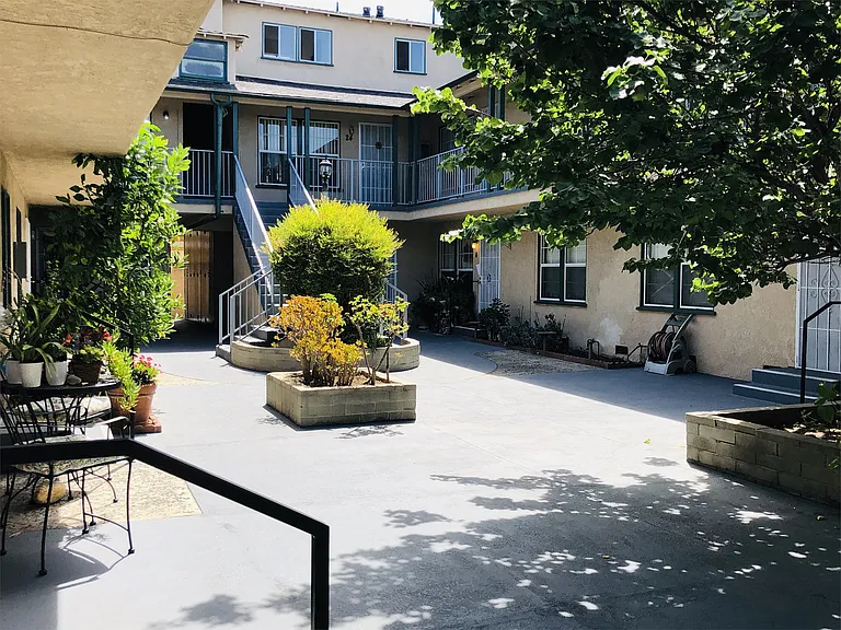 410 S Sierra Madre Blvd #21 — Photo 34