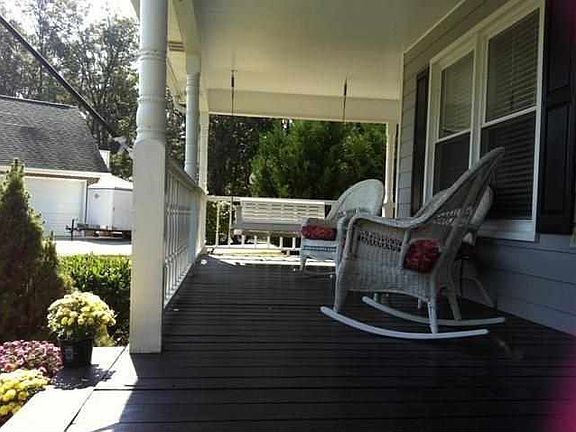 3rd image of 209 Rosewood Dr NE