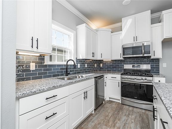 4th image of 2100 SW Paddington St