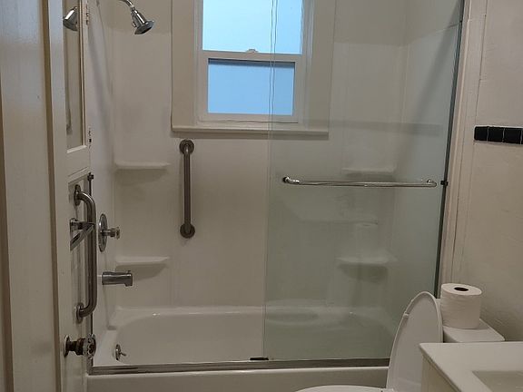 4th image of 173 Julian Ave APT 4