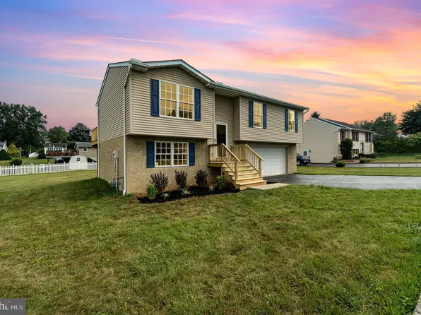 385 Steven Dr, Hallam, PA 17406