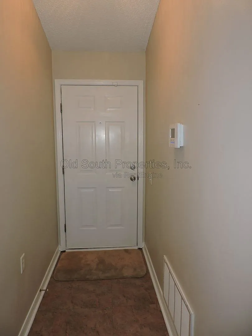 2 bed, 1.0 bath, 864 sqft, $1,200 — Photo 2
