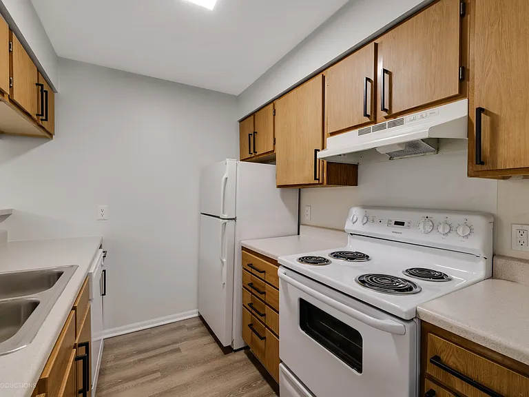 Port Crossing Apartments — Photo 61