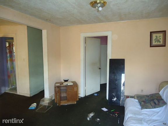 4th image of 17850 Greeley St