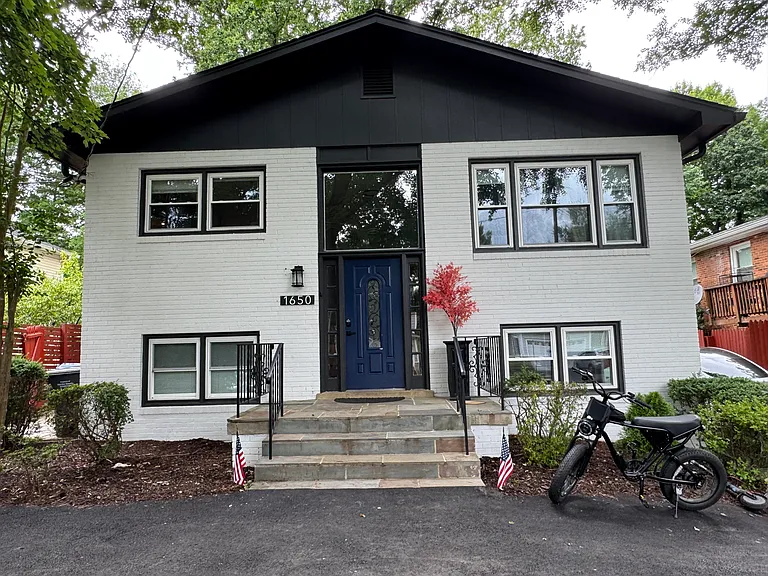 1650 La Salle Ave — Photo 2