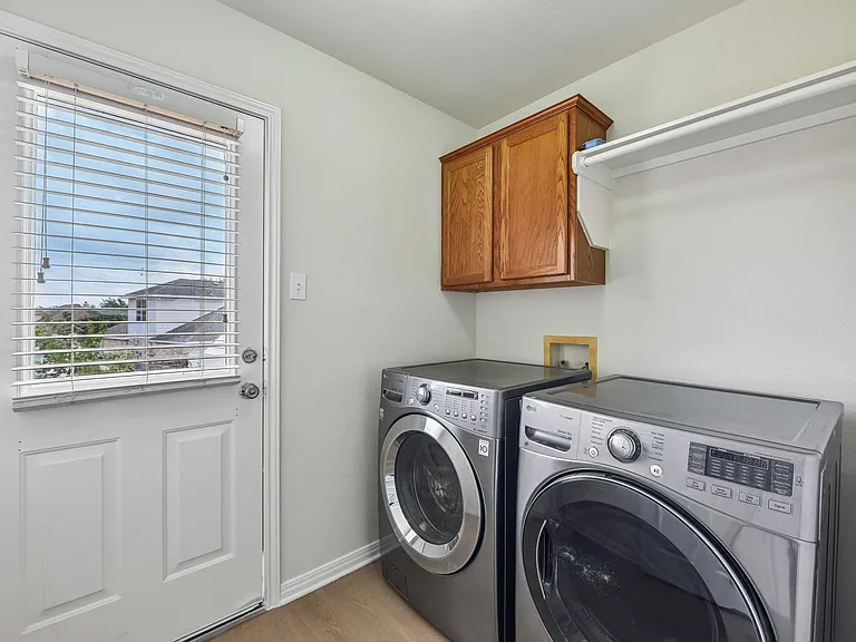 11809 Dunfries Ln — Photo 21