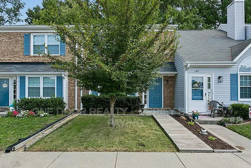2 bed, 1.5 bath, 1332 sqft, $1,850 — Photo 2