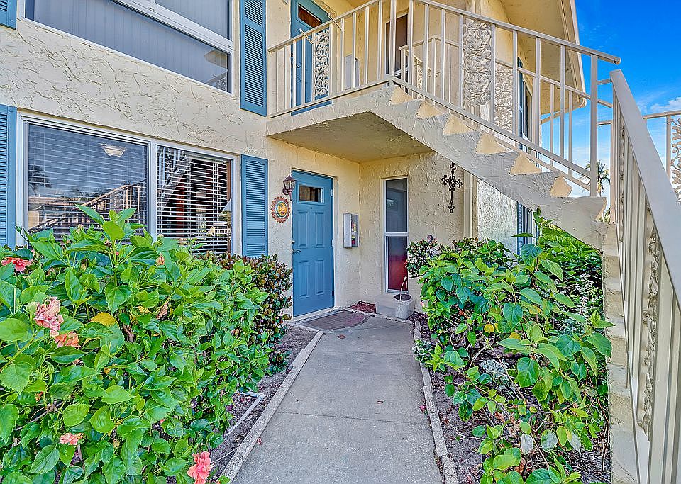 1st image of 361 Palm Dr APT 1
