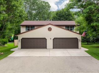 1822 N Whitney Dr, Appleton, WI 54914