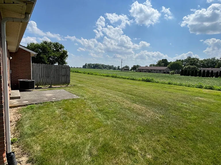 226 Elizabeth Dr — Photo 2