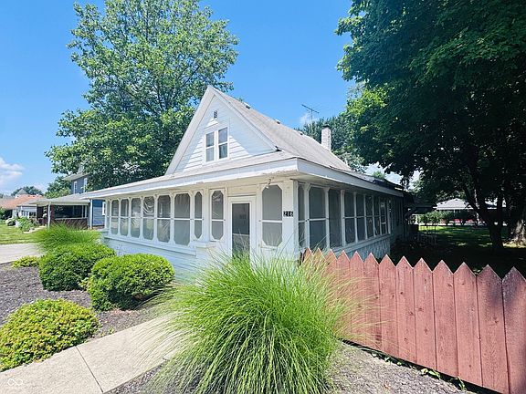 3rd image of 216 W Main St