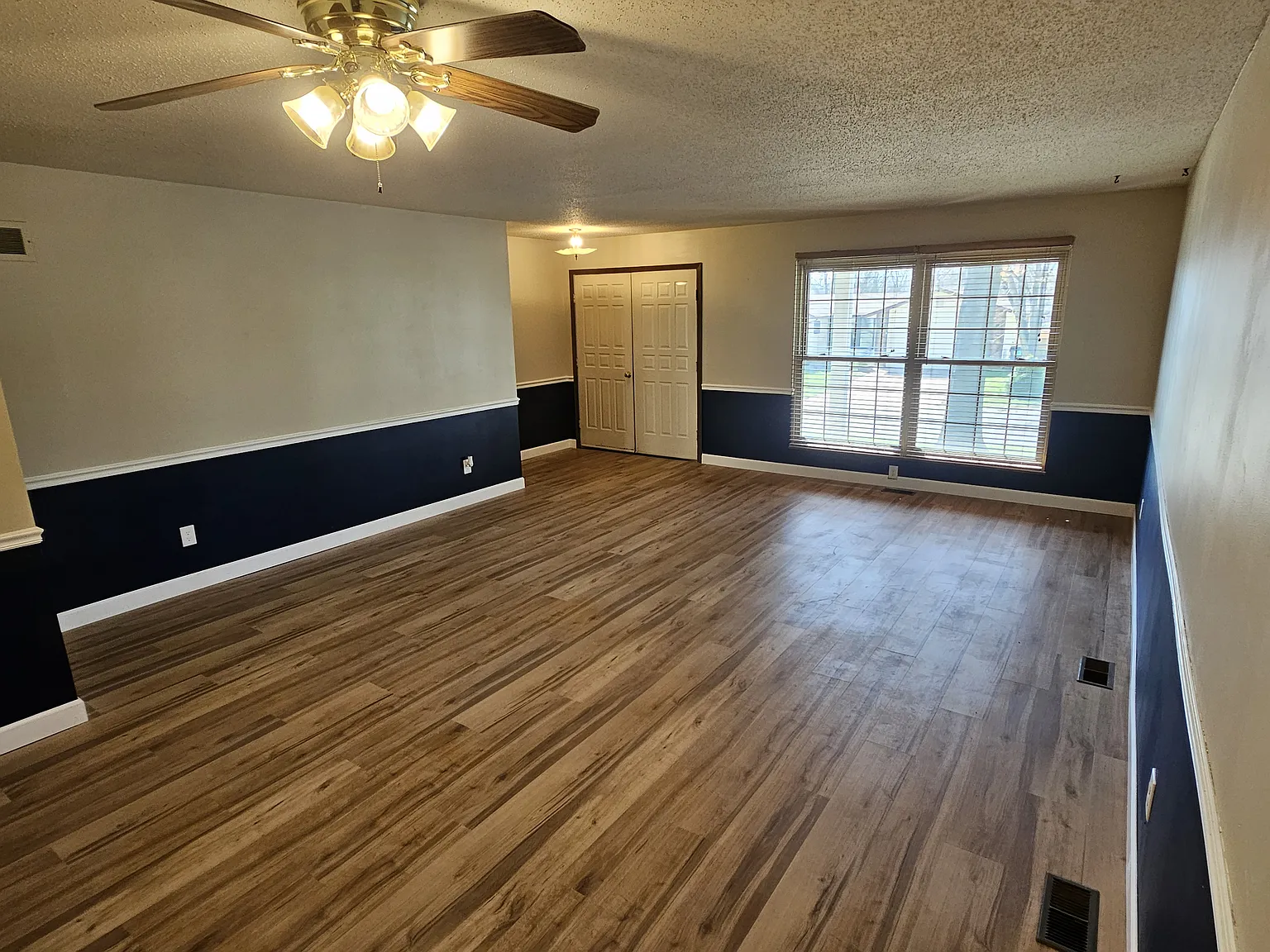 3 bed, 2160 sqft, $2,600 — Photo 2