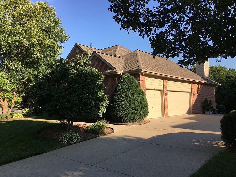 2nd image of 21936 York Mills Cir