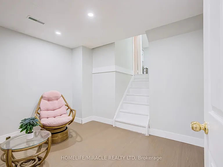 122 Ormond Dr — Photo 28