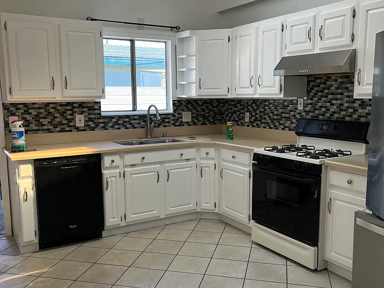 400 E Cherry Ave — Photo 22