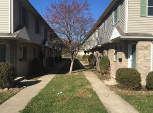 100 And 102 W Shelbourne Dr, Normal, IL 61761