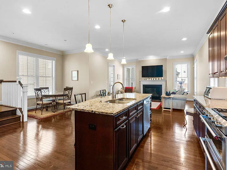 14103 Byrne Park Dr — Photo 3