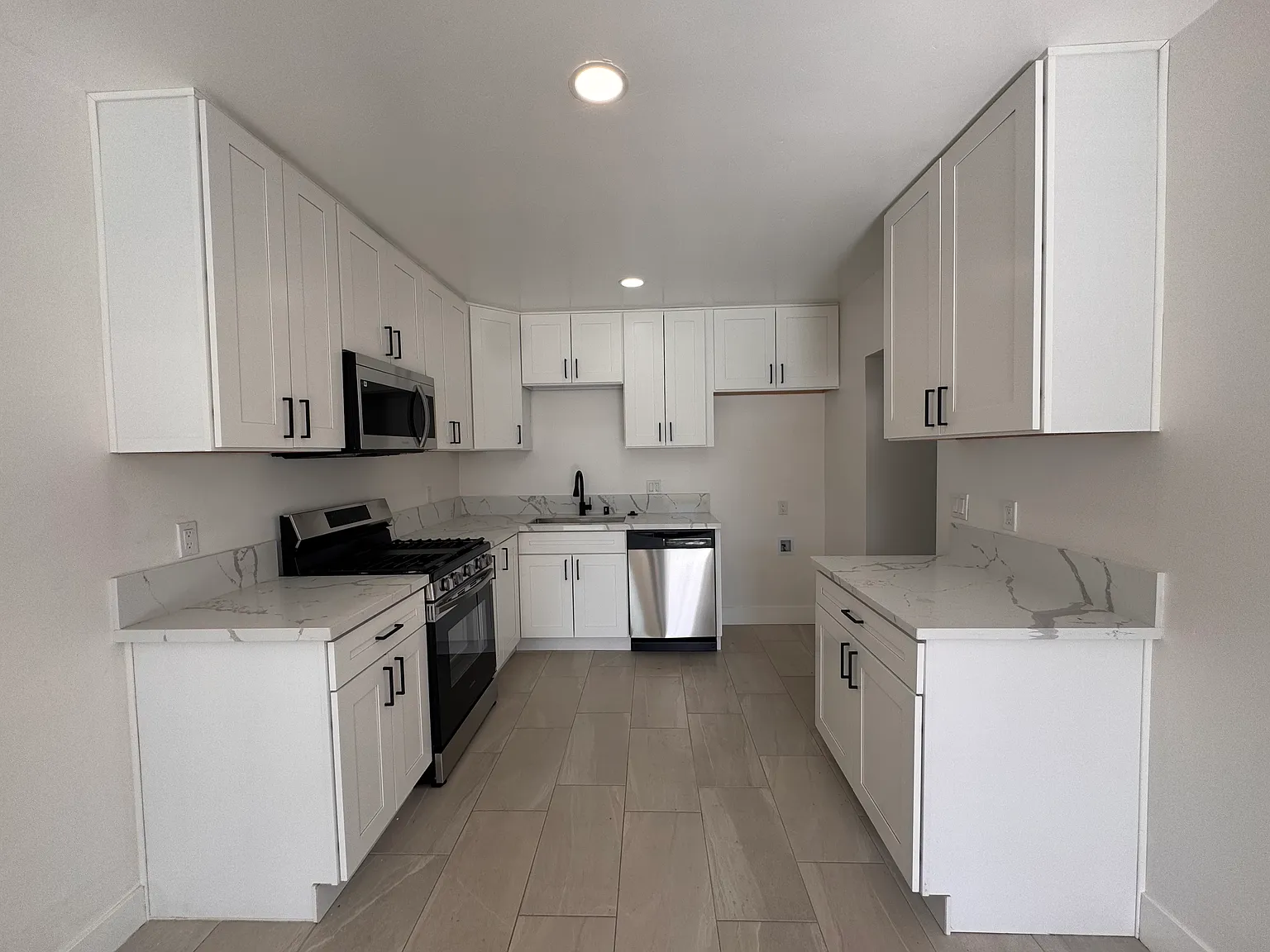5 bed, 2115 sqft, $4,500 — Photo 3