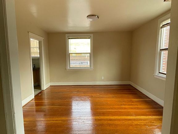 3rd image of 1323 E Pine St Unit 210