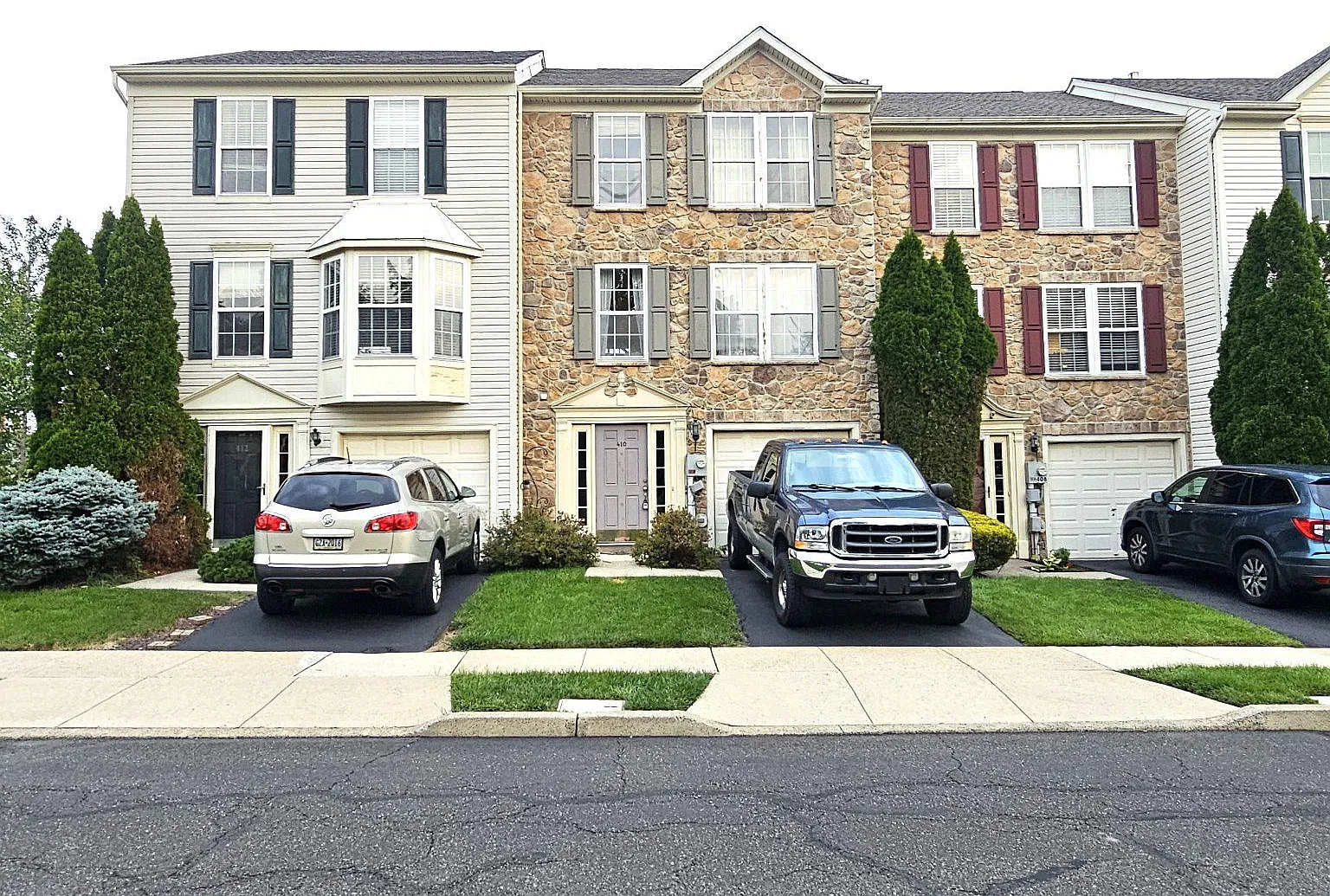 3 bed, 2.5 bath, 2128 sqft, $2,600 — Photo 1
