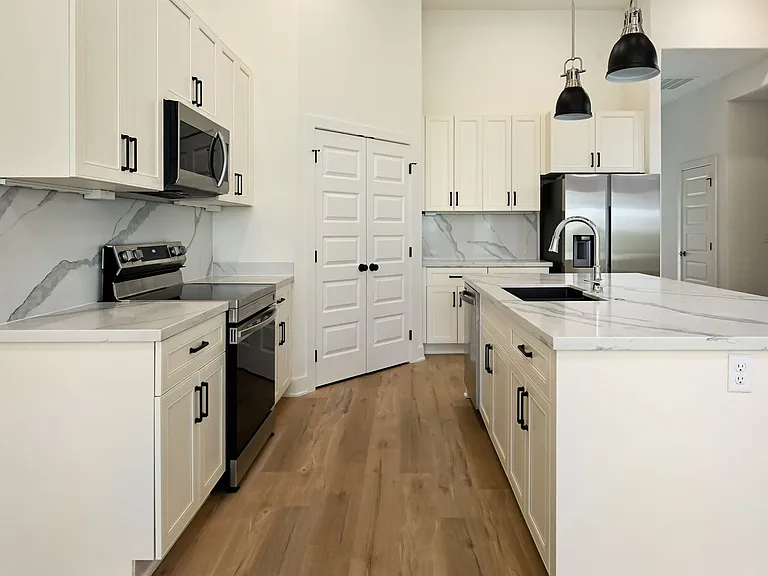 100 & 102 Amberwood Ct — Photo 38