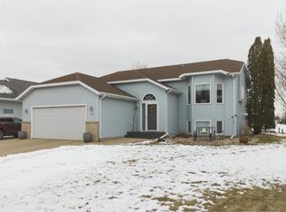 1727 37th Ave S, Fargo, ND 58104