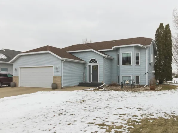 1727 37th Ave S, Fargo, ND 58104