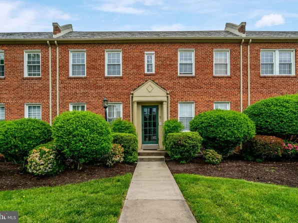 5 Russell Rd APT A, Alexandria, VA 22301