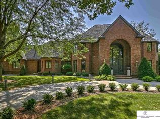 9902 Broadmoor Rd, Omaha, NE 68114