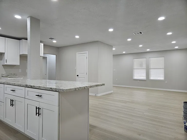 5403 Meadow Creek Ln — Photo 9