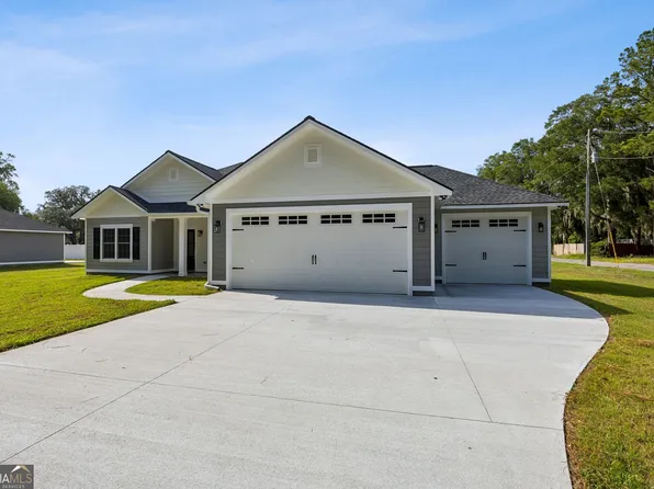 215 McQueen St, Folkston, GA 31537