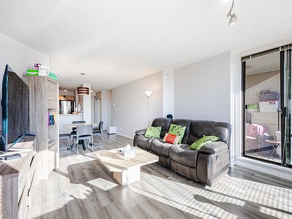 3rd image of 8180 Granville Ave #708