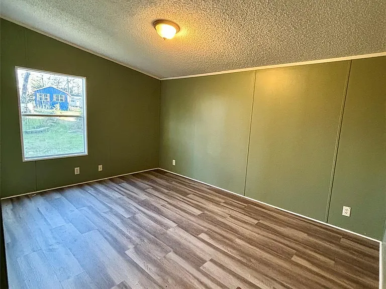 111 Lakeside Woods Dr — Photo 14