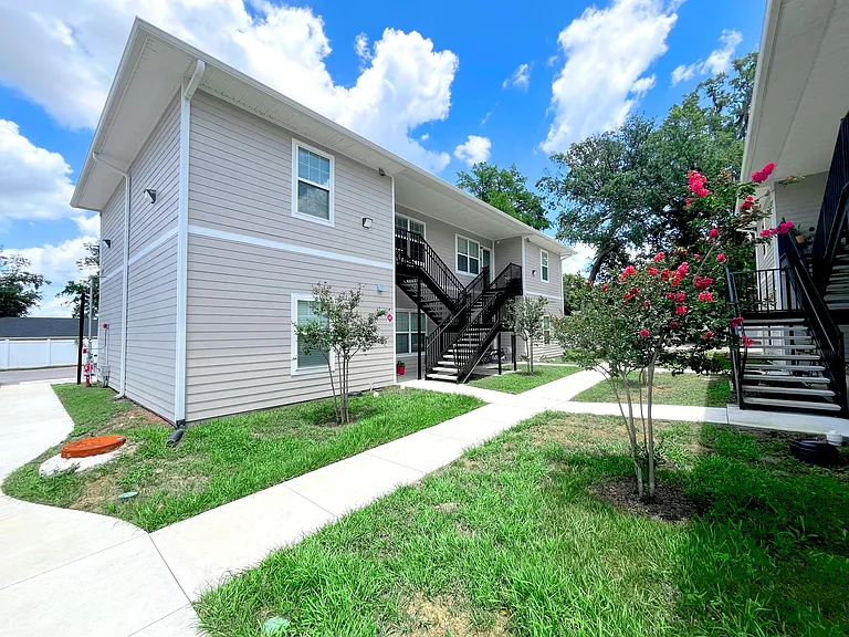 915 Ariana Apartment Community — Photo 38