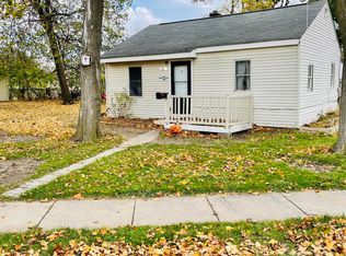 1918 John St, Lansing, MI 48906
