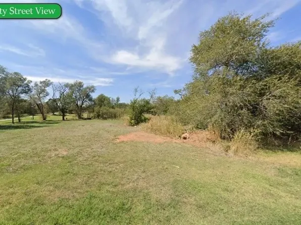 N Choctaw St, Shamrock, TX 79079