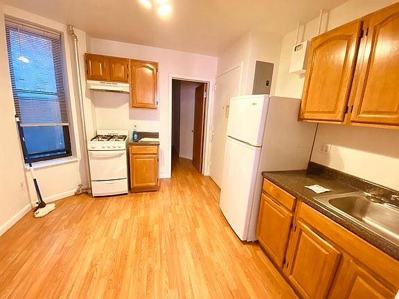2nd image of 519 W 48th St #16B
