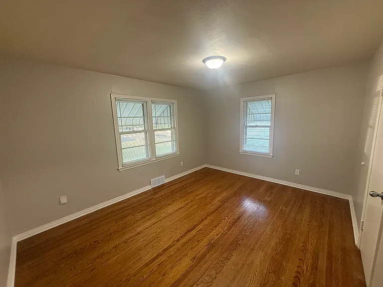 2207 S Green St — Photo 10
