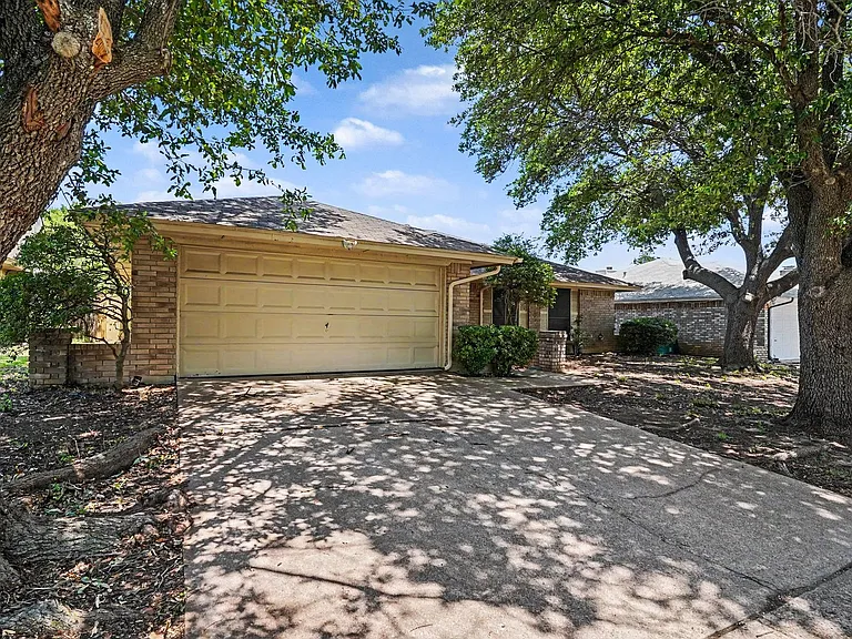 2608 Green Ridge St — Photo 2