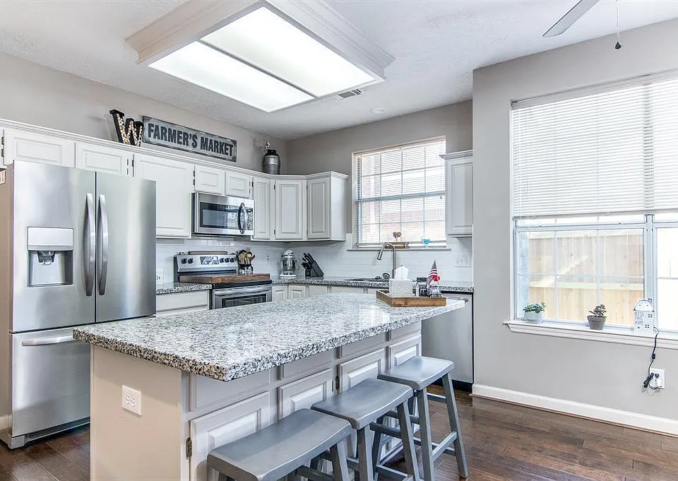 3606 Timothy Ln