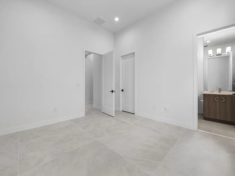 9516 Riverside Park Dr — Photo 27