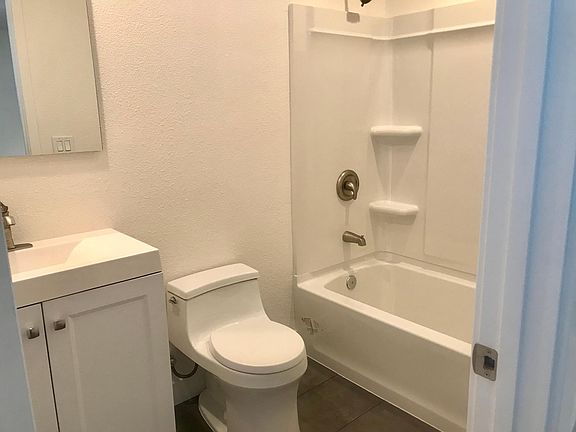 4th image of 51 Buchanan Ct