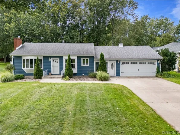 7278 Knoll Dr, North Tonawanda, NY 14120
