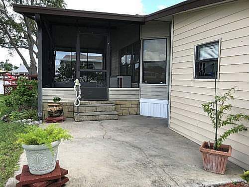 3rd image of 2073 E Lakeview Dr