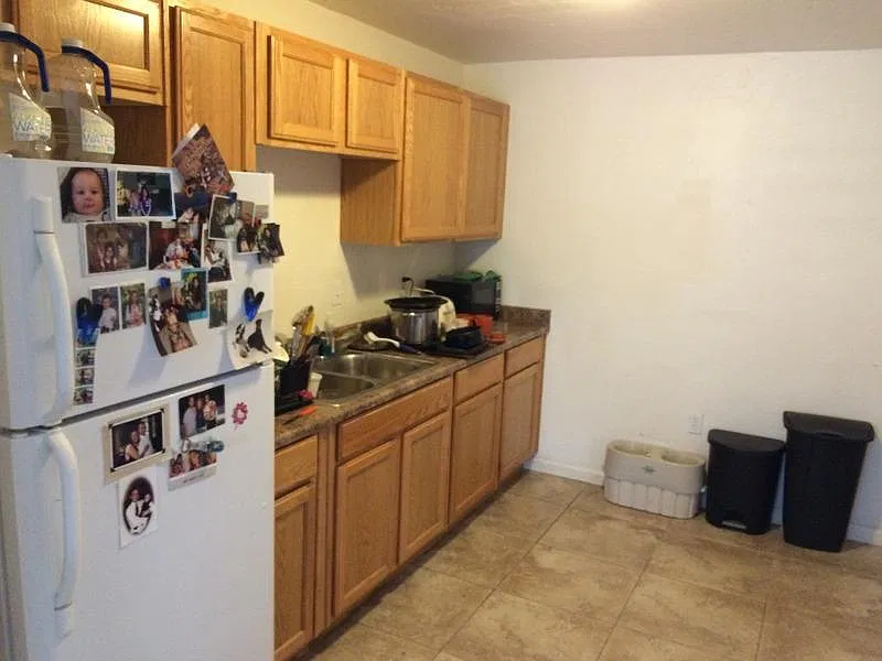 5 bed, 2200 sqft, $2,995 — Photo 3