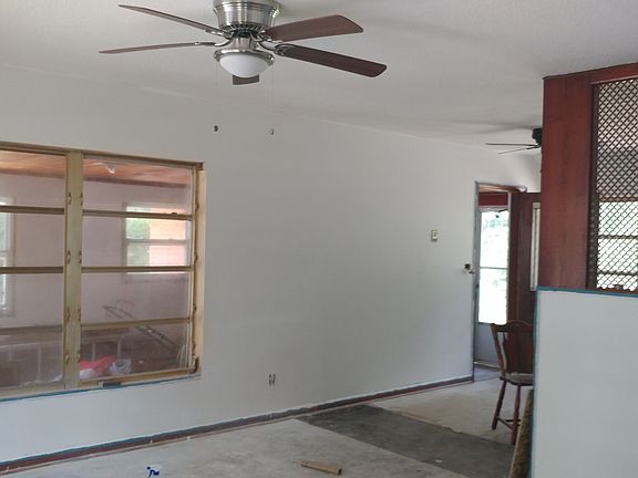 5th image of 206 Chapman St