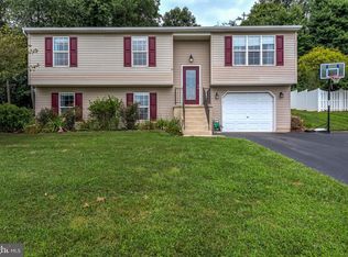 160 Overview Cir E, Red Lion, PA 17356